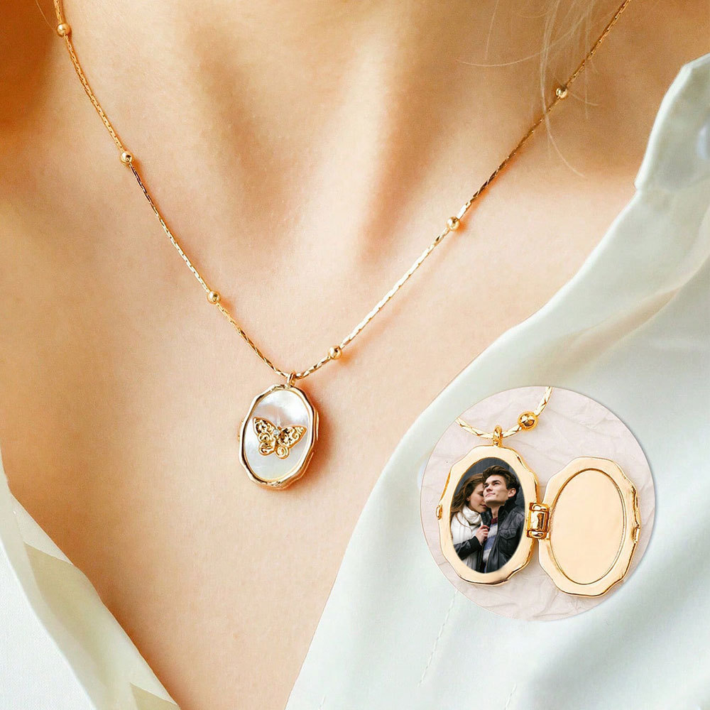 Customized 1/2 Photo Necklace  - đánh giá và giá Custom Photo Book